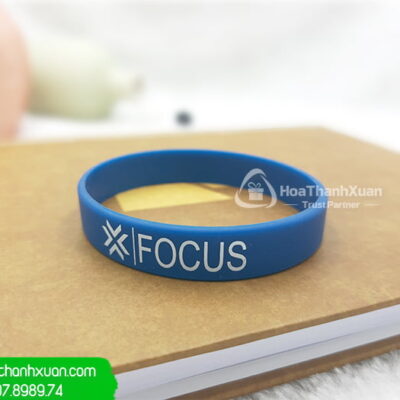Vòng Tay Cao Su Xanh In Ấn Logo Focus