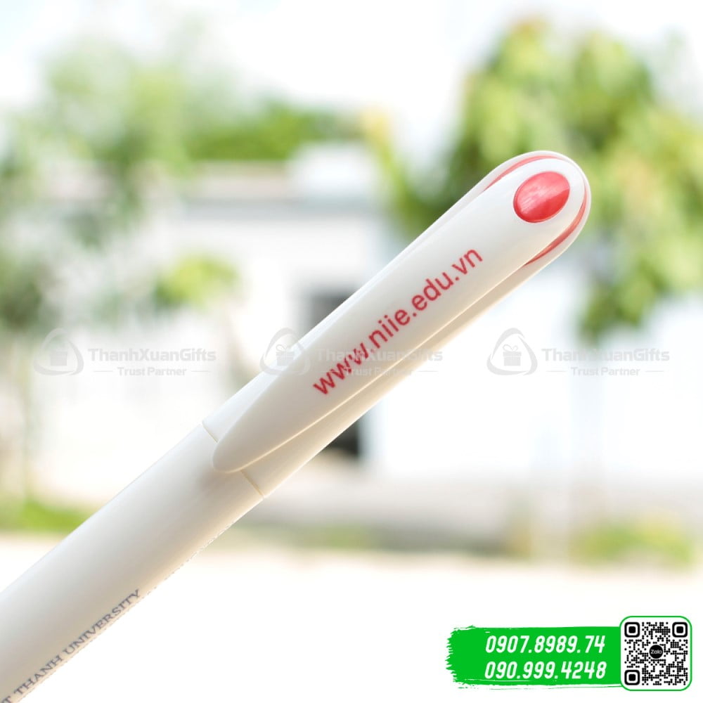 But bi nhua AP 201 in cai but Bút bi nhựa AP-201 in cài bút